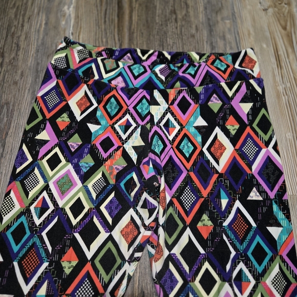 LuLaRoe Black and Purple Leggings Geometric Pattern - Picture 3 of 11